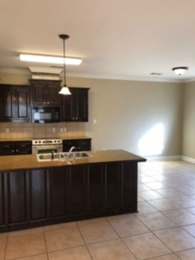 Building Photo - 757 Summer Breeze Dr