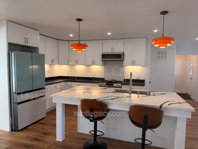 Foto del edificio - 1249 Davis Ave