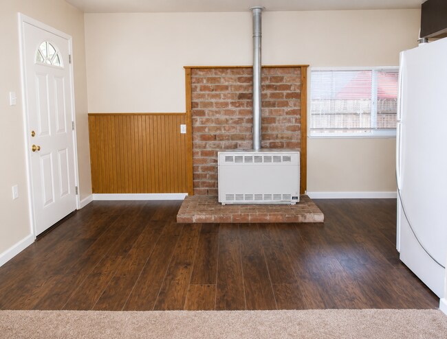 Building Photo - Charming Foresthill Cottage