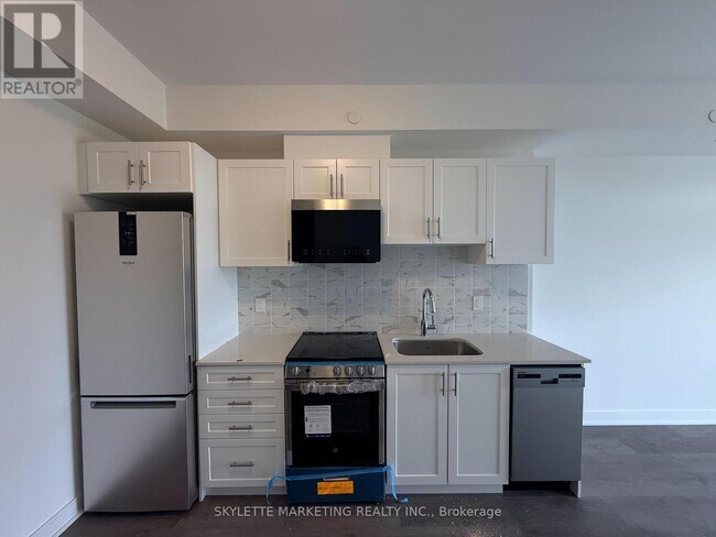 Building Photo - 705 Davis Dr