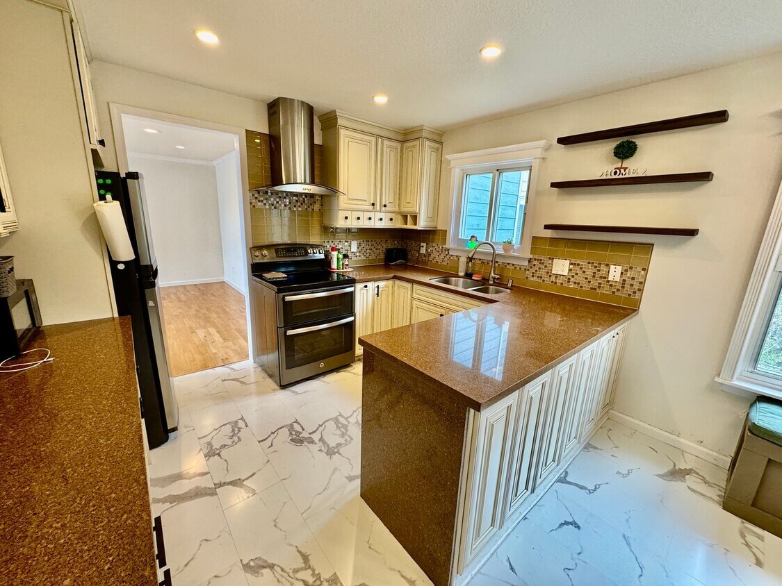 Stylish 3Bed/2.5Ba Daly City Home with Mod... - Stylish 3Bed/2.5Ba Daly City Home with Mod...