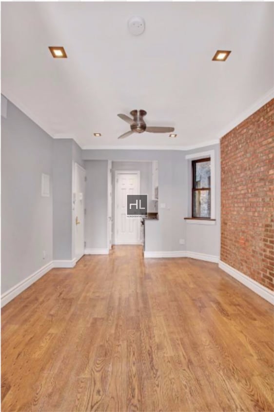Building Photo - Tenth Avenue