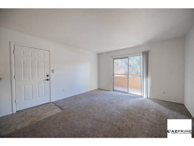 Foto del edificio - Experience Your Own Private Oasis In This Newly Updated 1/1 Upstairs Condo Perfectly Located In The