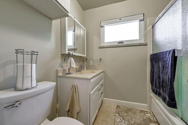 Foto del edificio - 1637 Phantom Ave