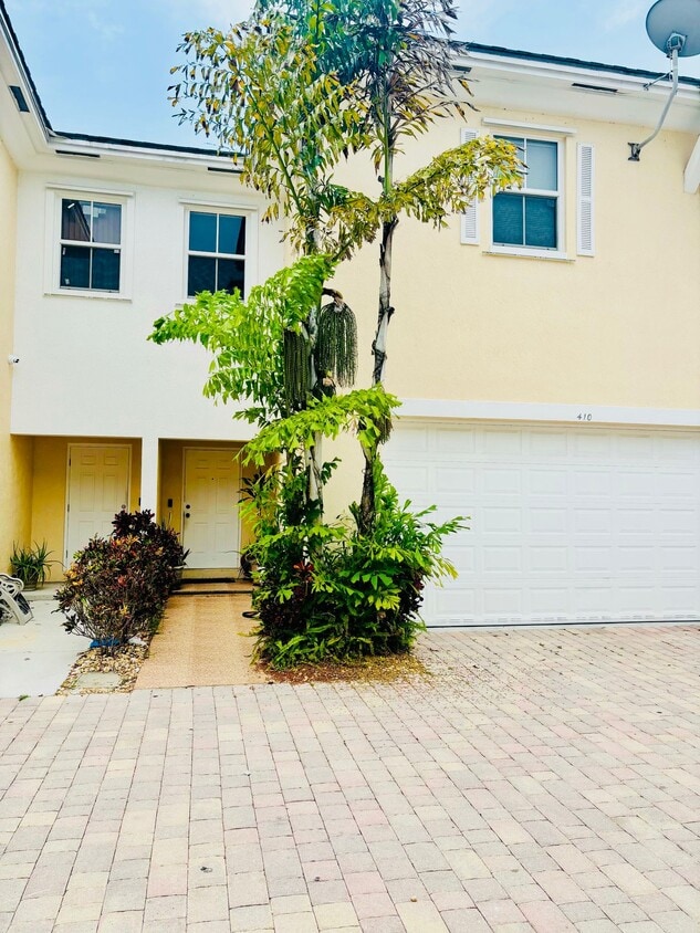 Photo - 410 NE 1st Ave (Pompano Beach, FL)