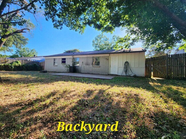 Photo - 1212 Johns Dr House