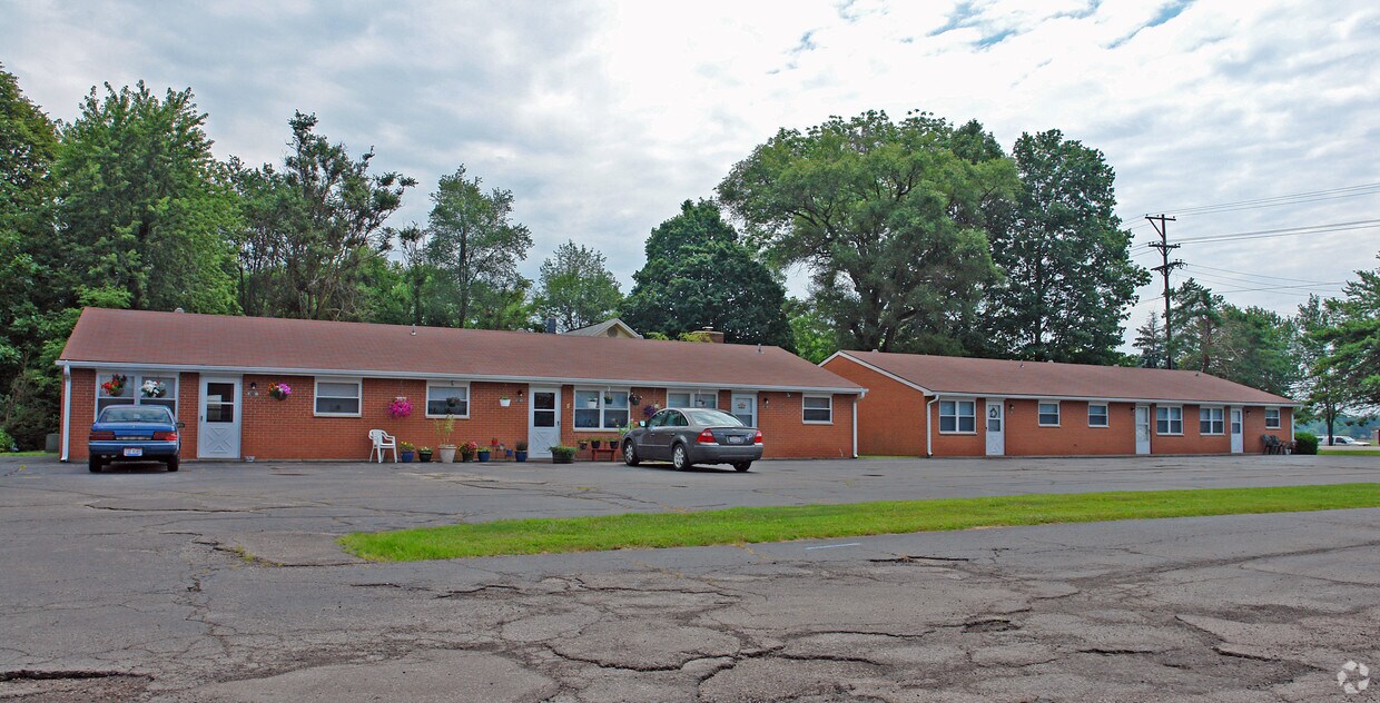 Primary Photo - 909 W Main St