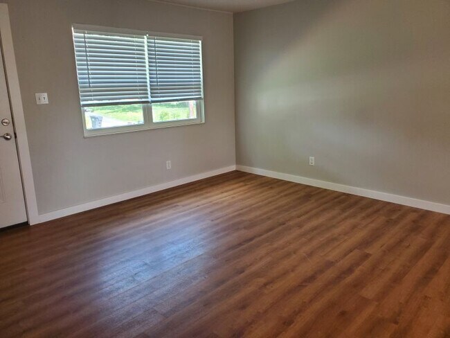 Foto del edificio - 5725 Dodge Rd