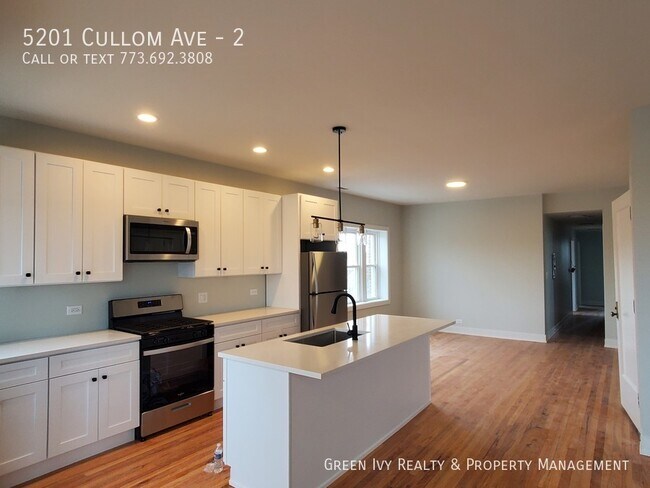 Building Photo - Remodeled, Tree-lined Street, 3 Bed/2 Bath...