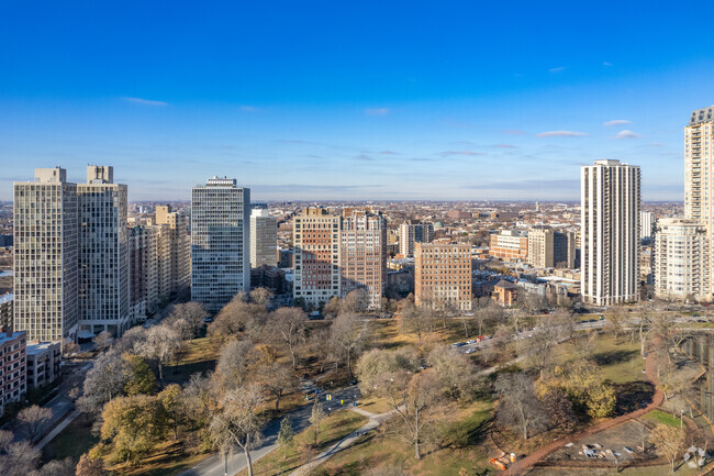 Aerial Photo - 2440 N Lakeview Ave