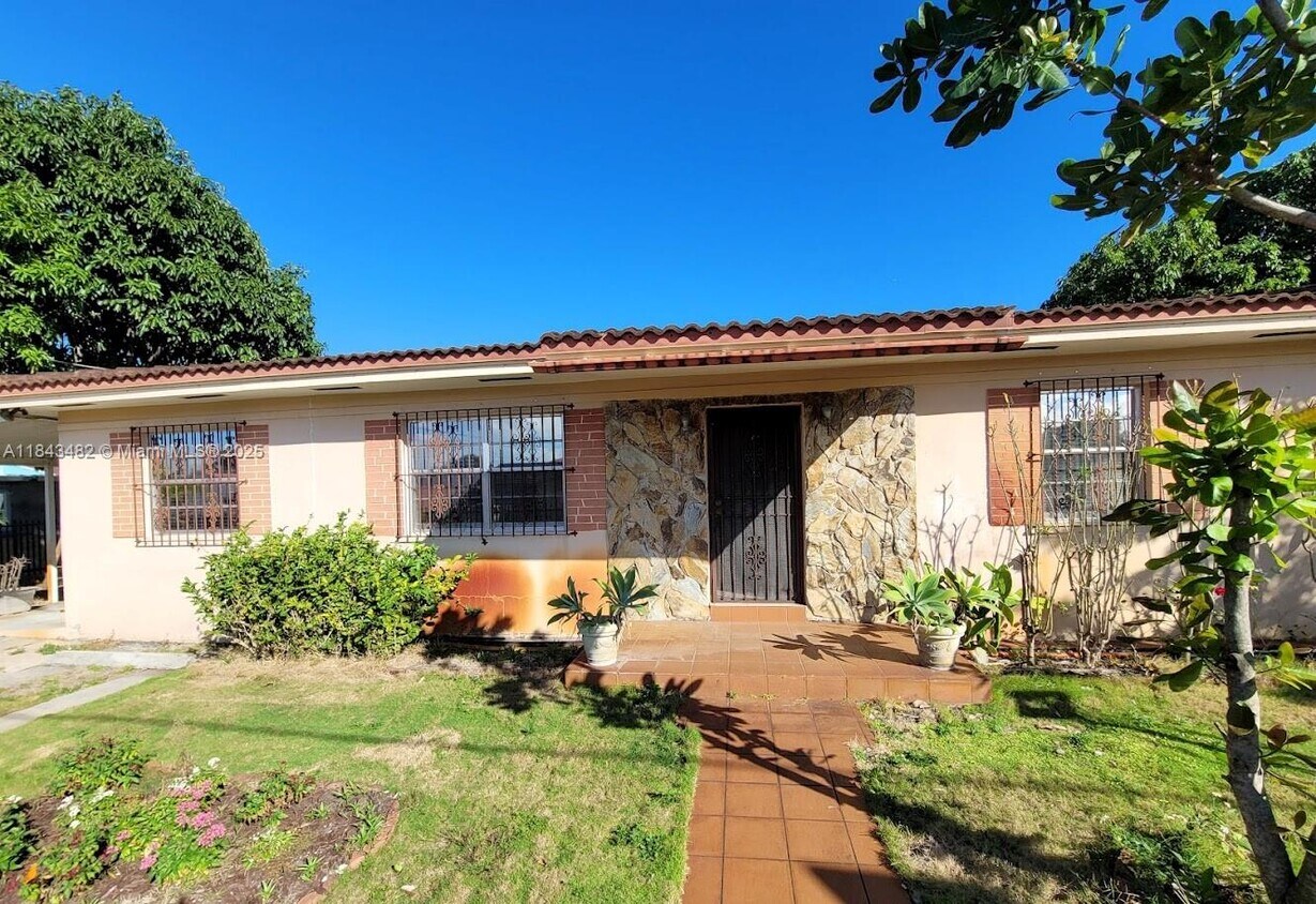 Foto principal - 5451 SW 5th Terrace