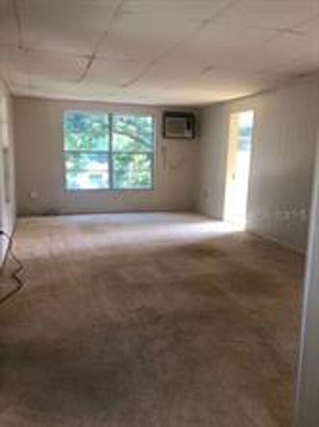 Building Photo - 2 Bedroom / 1 Bath 2nd Floor Duplex in San...