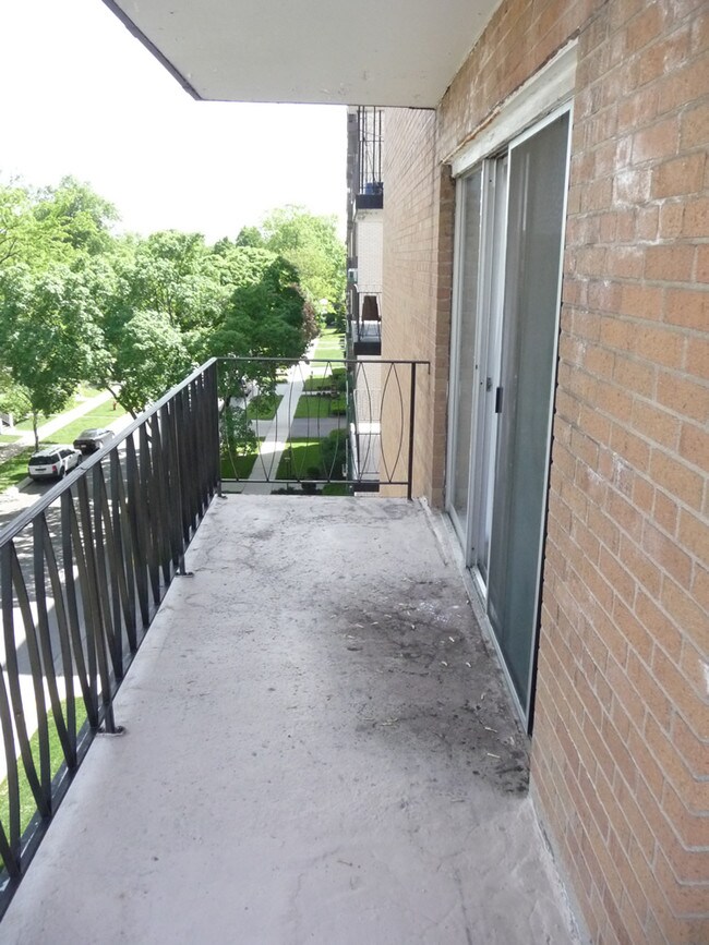 Building Photo - 229 Marengo Ave