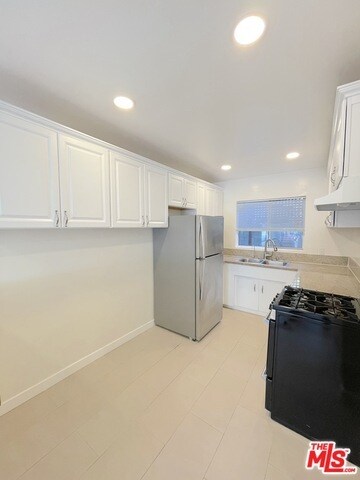 Building Photo - 853 N Formosa Ave