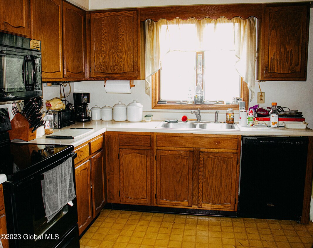 Building Photo - 2001 St Paul Dr