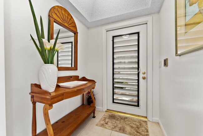 Building Photo - 527 Brackenwood Pl
