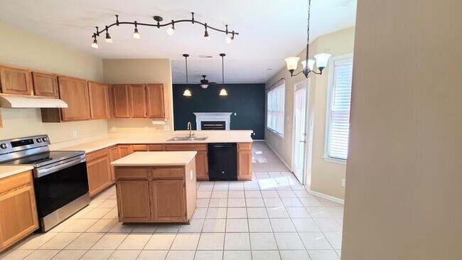 Building Photo - 1009 Friar Tuck Ct