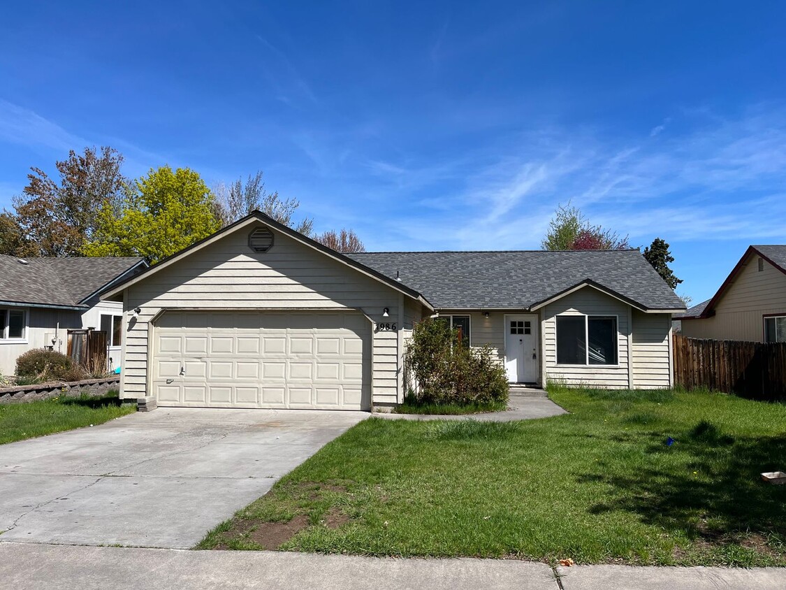 Primary Photo - 3 Bed/2 Bath Single Level Home in NE Bend ...