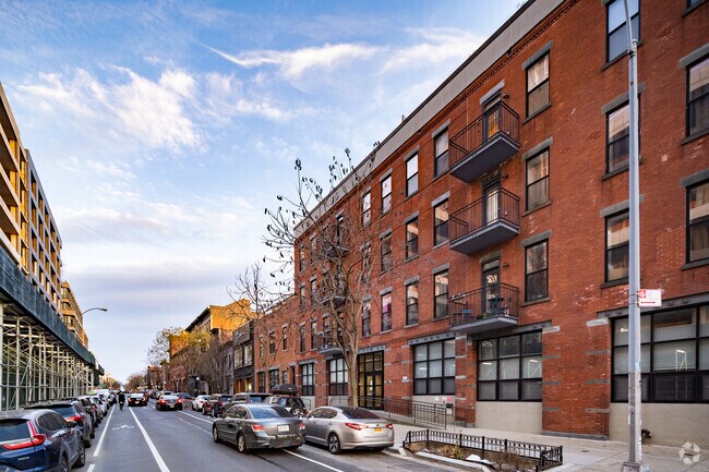Building Photo - 618-626 Dean St