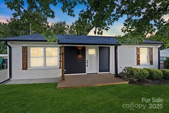 Building Photo - Room in House on Braden Dr