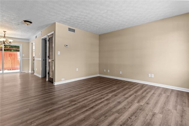 Building Photo - 392 Northdale Ct