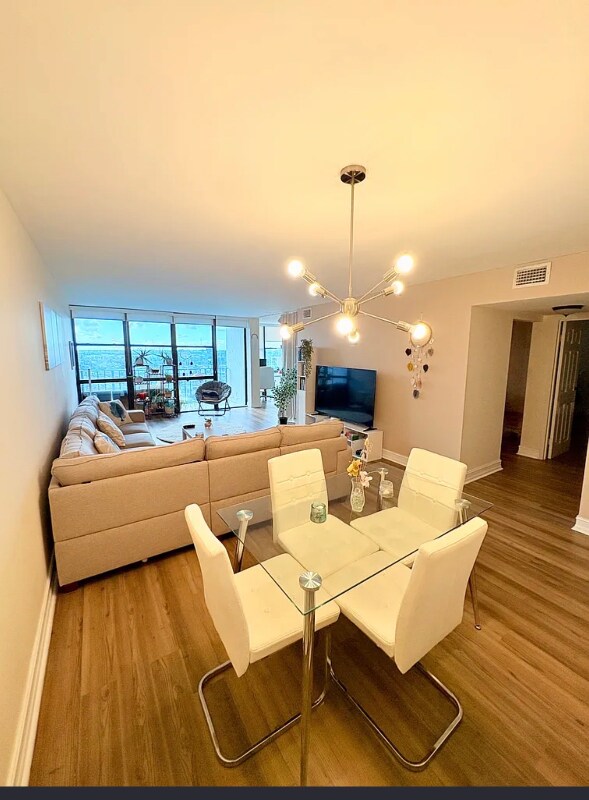 Foto del edificio - 1000 Parkview Dr