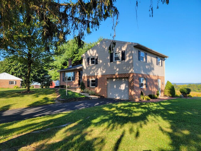 Building Photo - 26 Pinewood Ave
