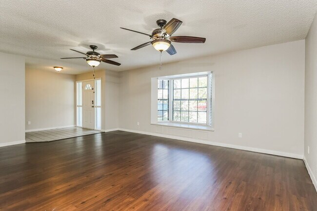 Building Photo - 408 Coleman Dr