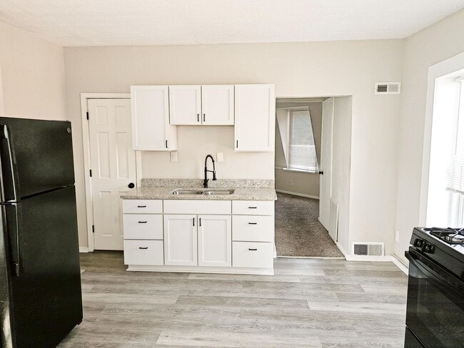 Central Ave - Central Ave Apartment