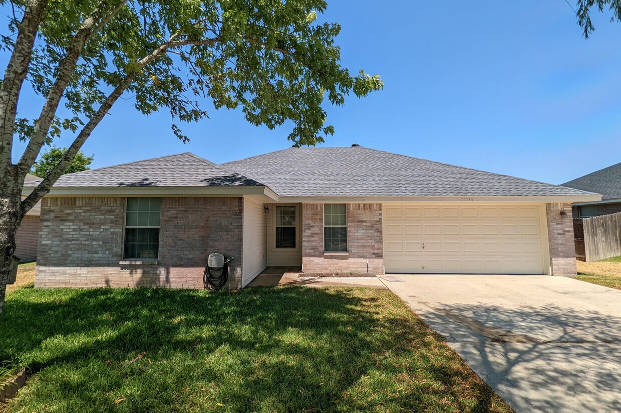 Primary Photo - 2308 Breezeway Ln