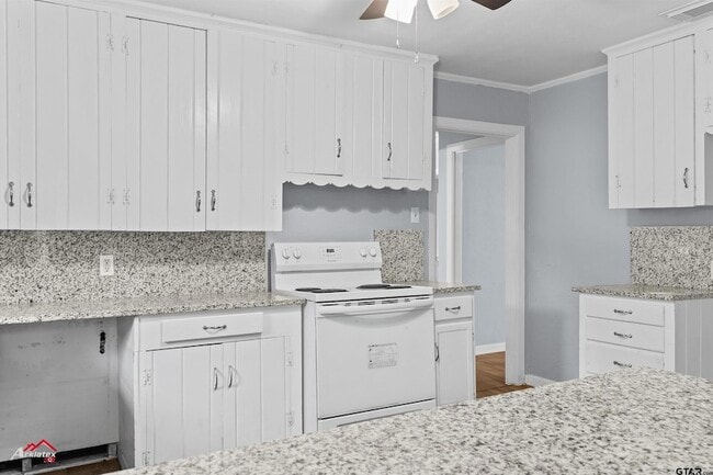 Building Photo - 1307 Ash Ln