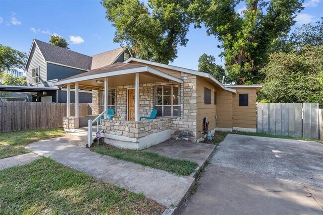 Building Photo - 1306 Haskell St
