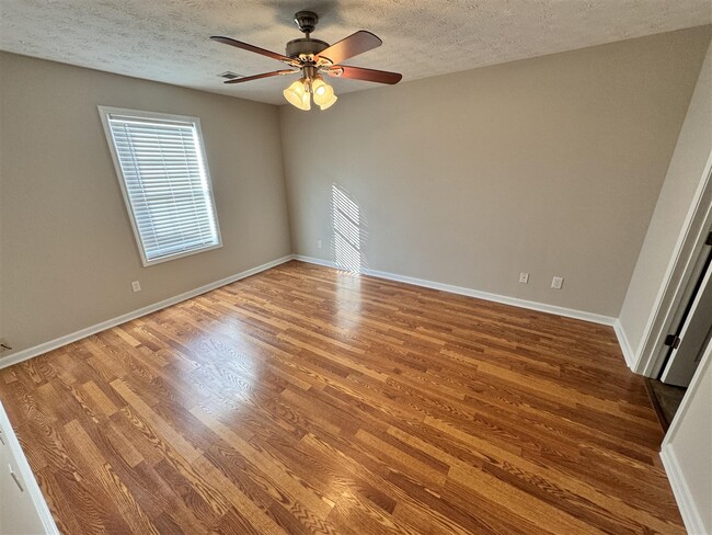 Building Photo - 140 Twin Lakes Dr