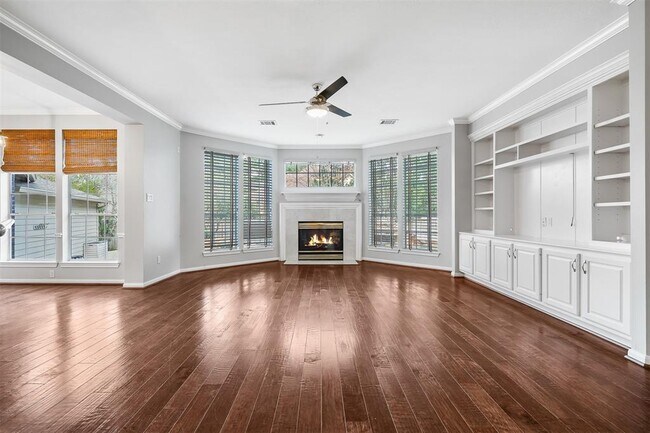 Building Photo - 11 Winrock Pl