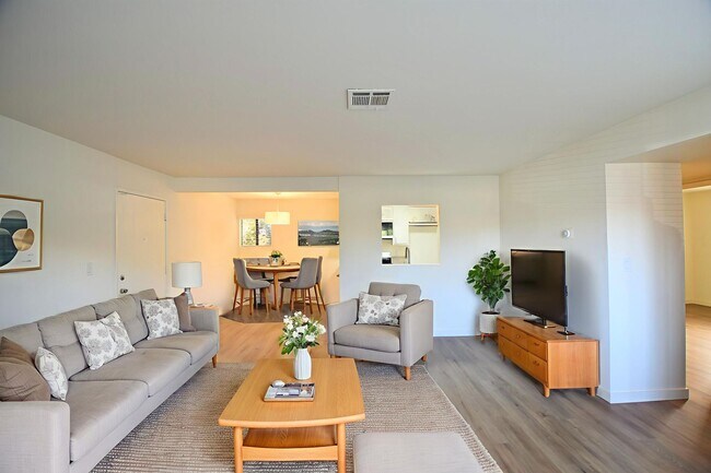 Foto del edificio - 5617 Woodman Ave