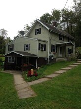 Building Photo - 10 Bresock Ln