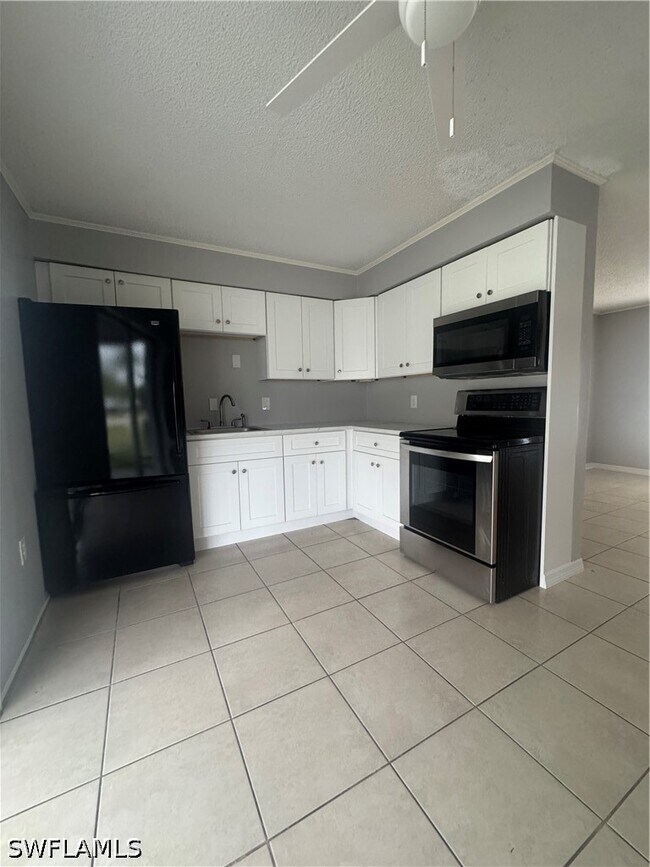 Foto del edificio - 16901 Juanita Ave