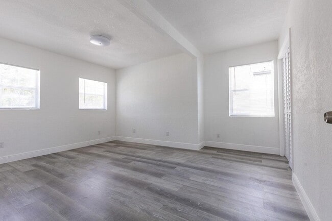 Building Photo - 6906 N Lynn Ave