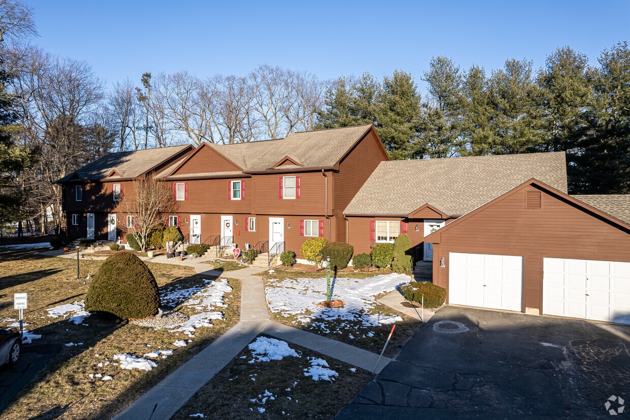 Candlewood Village Apartments in Enfield, CT