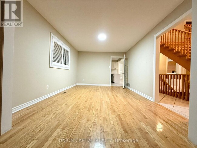 Building Photo - 51 Kimbark Crescent