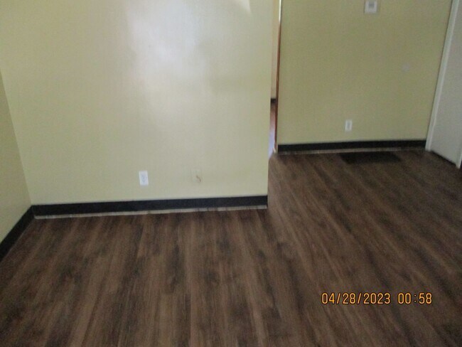 Building Photo - 1510 N Davis St