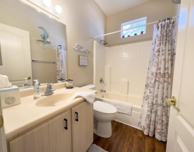 Building Photo - 15509 W Coral Pointe Dr