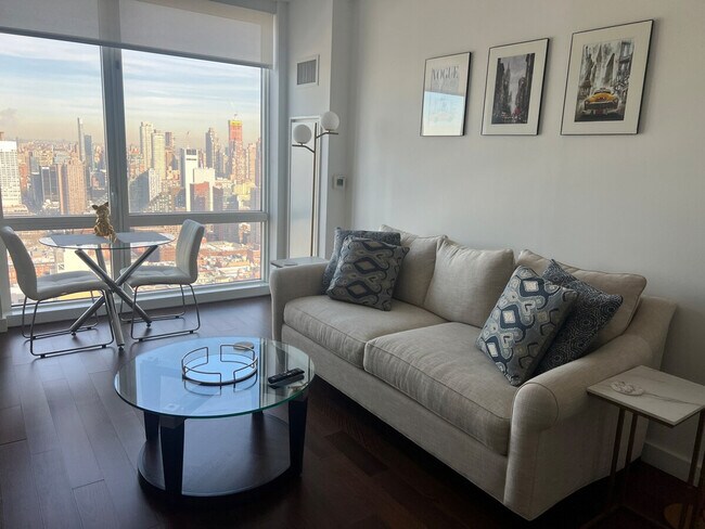 Foto del edificio - 605 W 42nd St