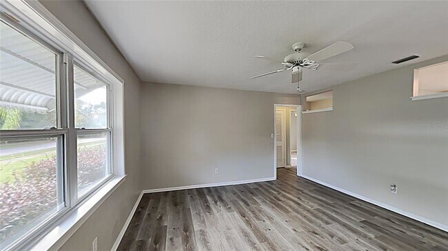 Building Photo - 120 S Hull Ave