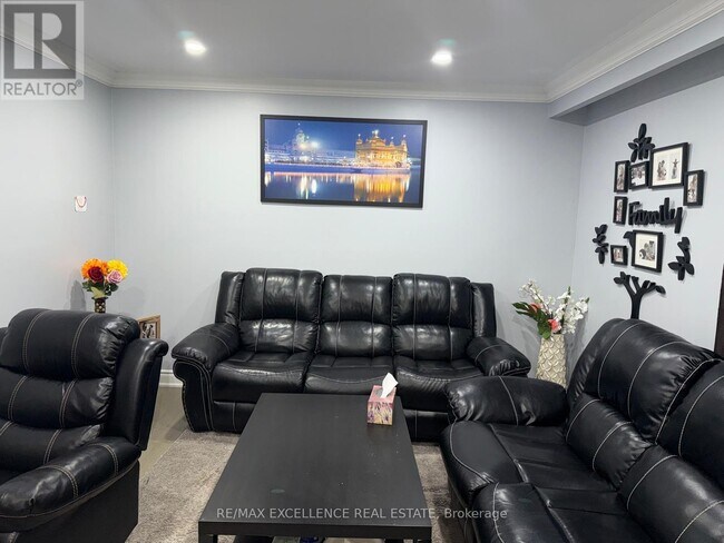 Building Photo - 72 Rotherglen Ct