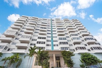 Building Photo - 333 Sunset Dr