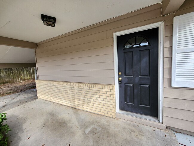 Foto del edificio - 5642 Avondale Rd Pensacola, FL 32526. Febr...