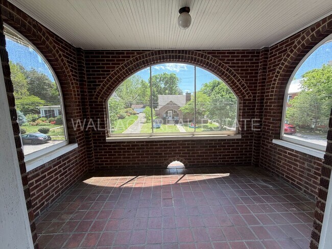Foto del edificio - CHARMING 2 BEDROOM APT NEAR THE LOVELY MARYVILLE COLLEGE CAMPUS!!
