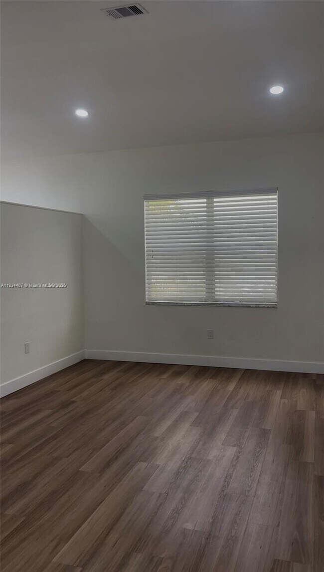 Foto del edificio - 16285 SW 27th St