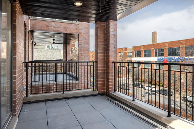 3BR, 3BA - 1650SF - Balcony - 1647 W Irving Park Rd